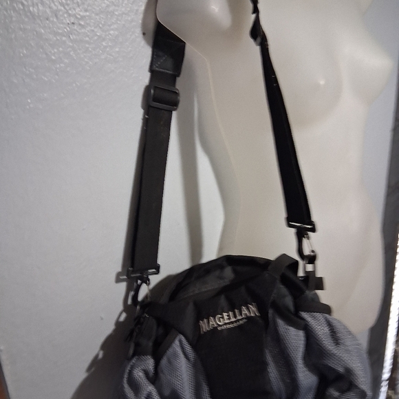 Magellan Outdoors Black Belt Bag with Sporty Design - Picture 3 of 6